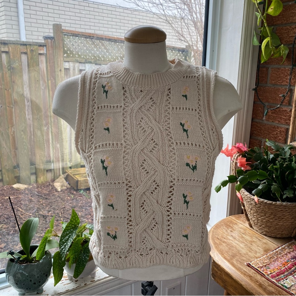 ZARA Women’s Cream/Pink Flower Sweater Knit Vest Size M